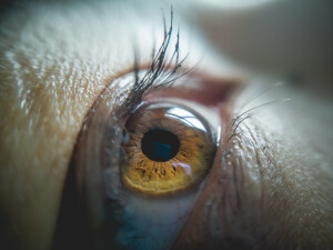 MPOW-macro-lens-for-eye-photography